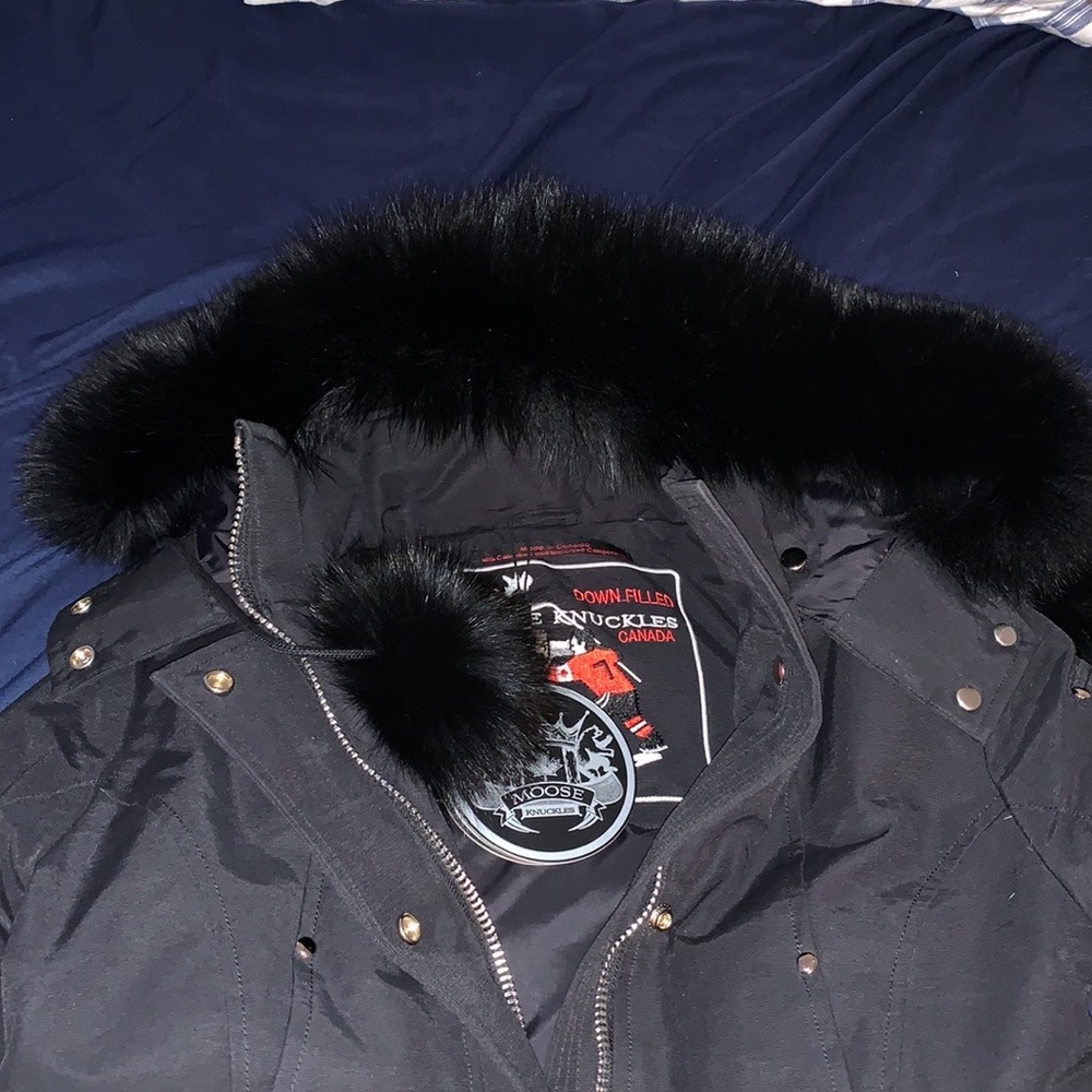 Womens parka trim moose knuckle. Worn twice tags still attached